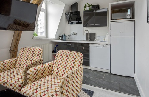 Saint-Maurice Pellevoisin Apartment | Nice flat in Lille-Europe nearby the Old City - Welkeys