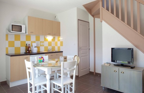 Colombiers House | Nice holiday home 500 m from Colombiers