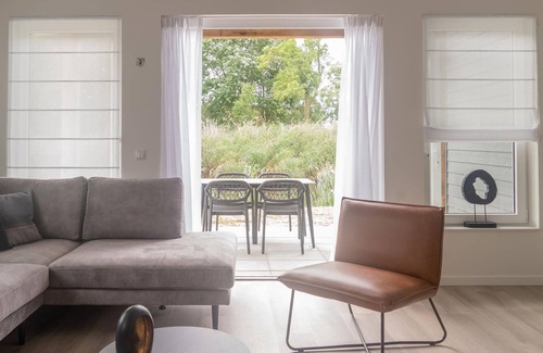 Municipality of Nissewaard House | Nice holiday home in Simonshaven with garden