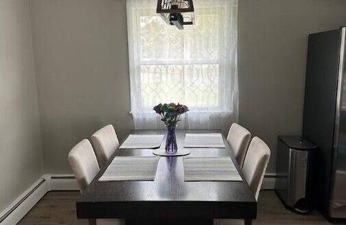 Portsmouth House | Nice home 5 min from beaches and close to Newportn