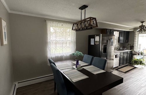Portsmouth House | Nice home 5 min from beaches and close to Newportn