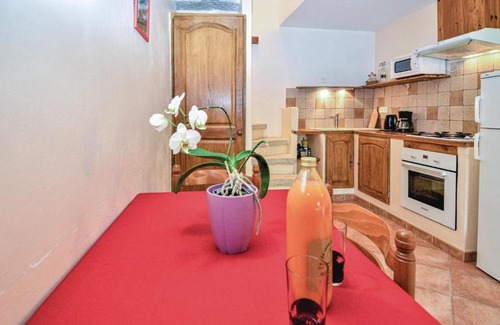 Saint-Leger-du-Ventoux House | Nice home in Saint Lger du Ventoux with 2 Bedrooms and Outdoor swimming pool
