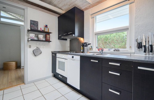 Egsmark Strand House | Nice home in Ebeltoft with kitchen