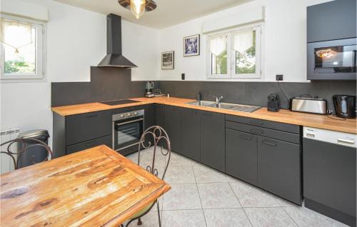 Eyguieres House | Nice Home In Eyguieres With Wifi