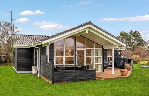 Fjellerup Strand House | Nice home in Glesborg with sauna