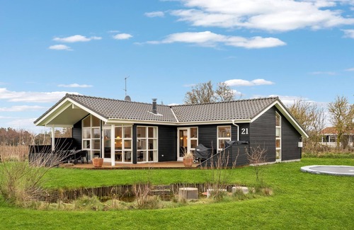 Fjellerup Strand House | Nice home in Glesborg with sauna