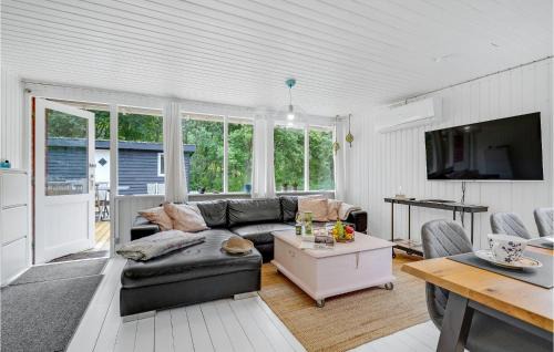 Falen House | Nice Home In Hemmet With Kitchen