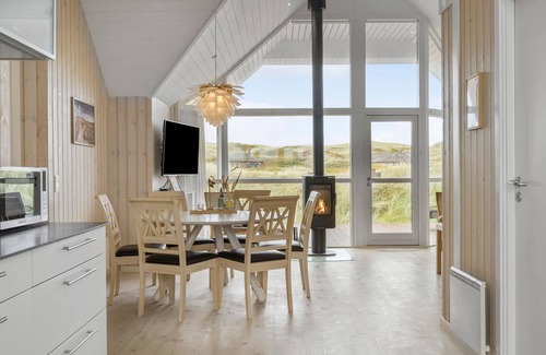 Haurvig House | Nice home in Hvide Sande with sauna