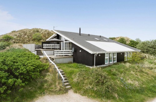 Haurvig House | Nice home in Hvide Sande with sauna