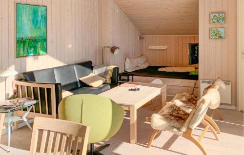 Skødshoved Strand House | Nice Home In Knebel With Wifi