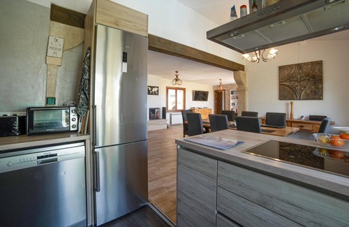 Montuiri House | Nice home in Montuiri with kitchen