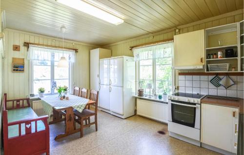 Munkedal House | Nice Home In Munkedal With Lake View