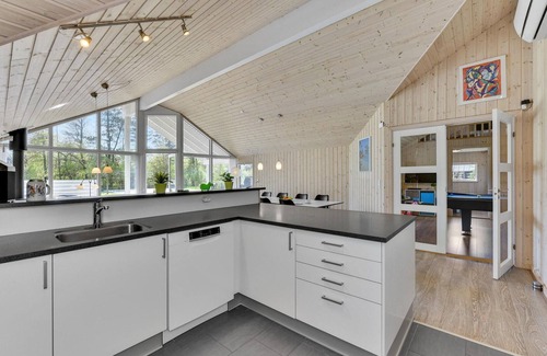 Houstrup House | Nice home in Nørre Nebel with kitchen