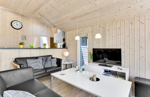 Houstrup House | Nice home in Nørre Nebel with kitchen
