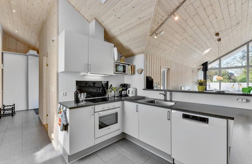 Houstrup House | Nice home in Nørre Nebel with kitchen