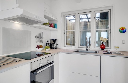Sondervig House | Nice home in Ringkøbing with kitchen