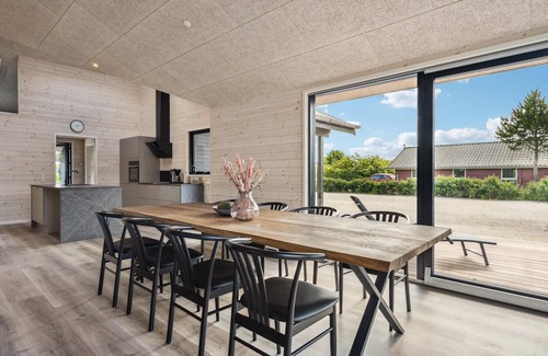 Skaven Strand House | Nice home in Tarm with WiFi