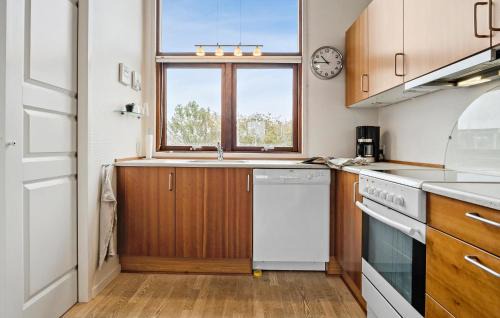 Skaven Strand House | Nice Home In Tarm With Wifi