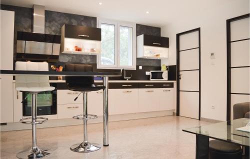 Ville-di-Paraso House | Nice Home In Ville Di Paraso With Wifi
