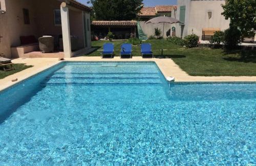 Mouries Villa | nice home rental in the hearth of the village mouriès, in the natural park of the alpilles