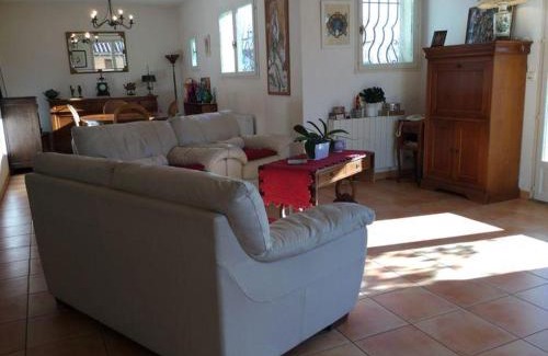 Mouries Villa | nice home rental in the hearth of the village mouriès, in the natural park of the alpilles