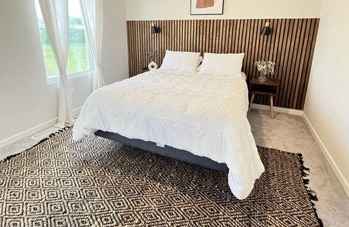 Pontiac House | Nice Home with Serene Water View