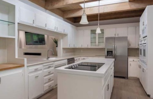 Del Rio House | Nice house but not for rent. Vrbo won’t remove the listing easily. Don’t rent!
