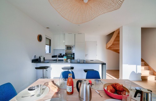 Saint-Guenole Ski Chalet | Nice house for 8 - 950m from the beach & harbour