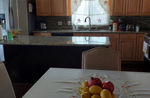 La Presa House | NICE HOUSE,SPACIOUS AND QUIET WITH 5 ROOMS AND 2 BATHS