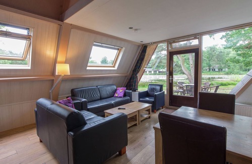 Stramproy House | Nice house with a terrace, located near a pond