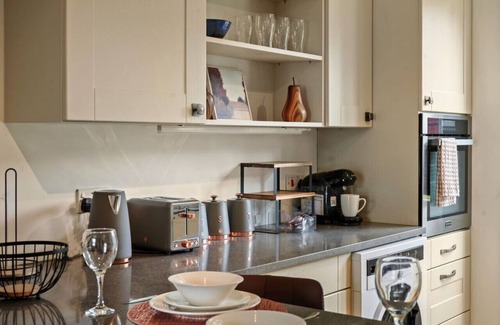 Ravensbury House | Nice House with Free Parking Close to Morden & Sutton