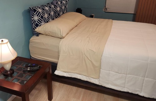 North Weeki Wachee House | Nice Little Getaway! Great Location & Affordable!