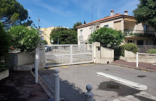 Carry-le-Rouet Apartment | Nice little studio in the center of Carry le rouet in a secure residence
