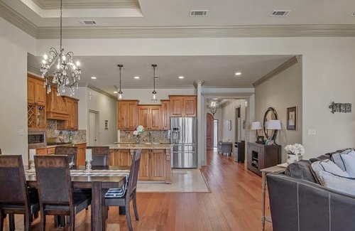 Old Jefferson House | Nice Luxury Home Perfect For The Summer