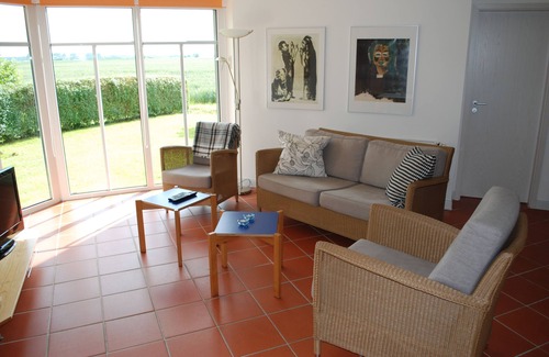 Krummhoern Apartment | Nice, modern apartment in a quiet location right on the water, WLAN