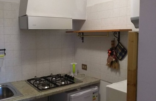 Fiumicino House | Nice one bedroom apartment with kitchenette and toilet, five beds