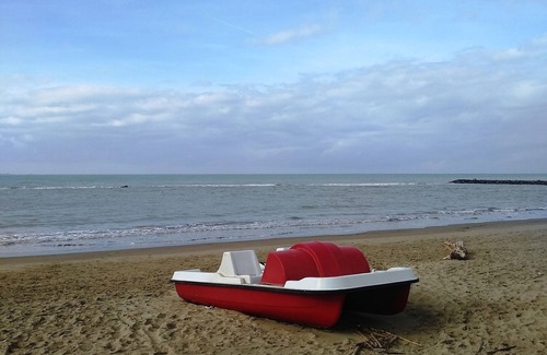 Fiumicino House | Nice one bedroom apartment with kitchenette and toilet, five beds