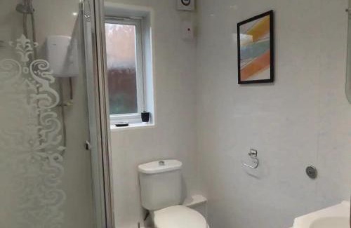 Binley House | Nice Spacious Room in Coventry