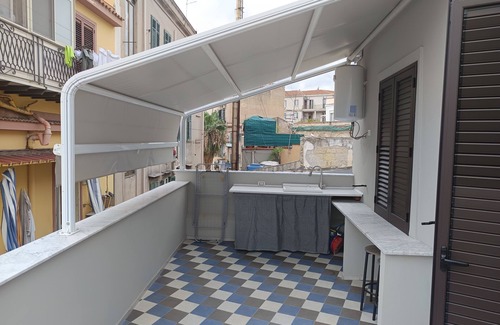Ruggero Settimo House | Nice Studio Apartment, Near Politeama Theatre PALERMO. Private Terrace.