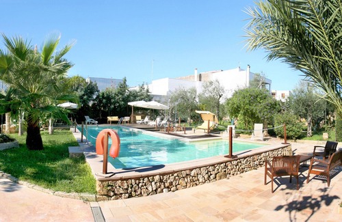 Patu Apartment | Nice studio with pool access and terrace (E)