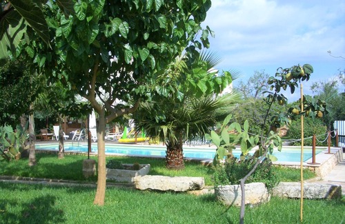 Patu Apartment | Nice studio with pool access and terrace (E)