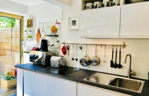 Sainte-Maxime City Centre Apartment | Nice studio with terrace and garden