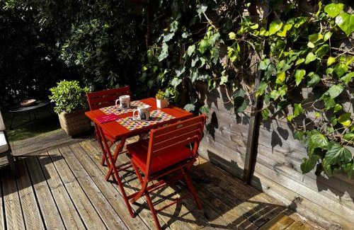 Sainte-Maxime City Centre Apartment | Nice studio with terrace and garden