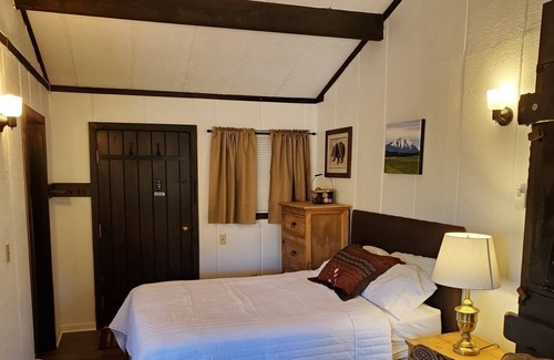 Glenwood Springs Condo | Nicely decorated and convenient - on the upper parking lot level with great views.