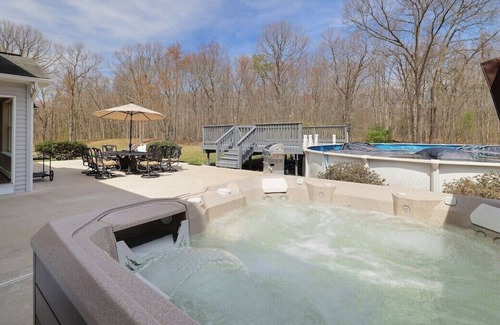 Kresgeville House | Nicole’s Place PA · Luxe Lrg Pocono House for 18 Hot Tub/Gameroom/Pool