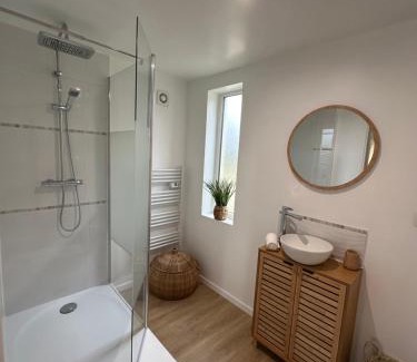 Saint-Contest House | Nid de Bulles