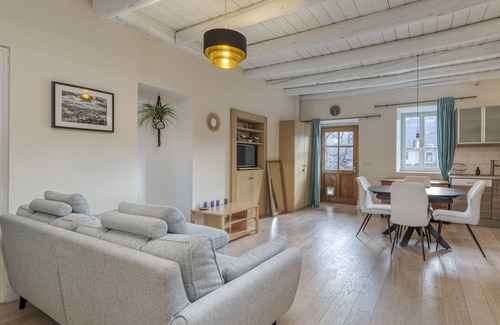 Echarvines Apartment | Nid des Fontaines – Elegant 2-Bedroom Apartment
