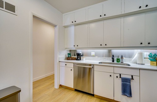 East Central Apartment | Nifty SLC Apt: 2 Mi to Downtown!