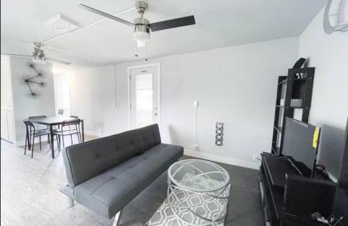 Visalia House | Nifty Trailer With Spacious Parking