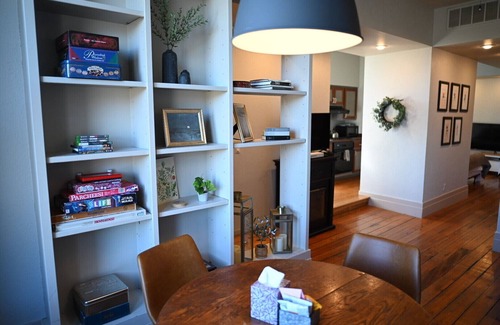 Eureka Springs Historic District Apartment | Night Owl 4S DOWNTOWN! (optional paid parking upon request)